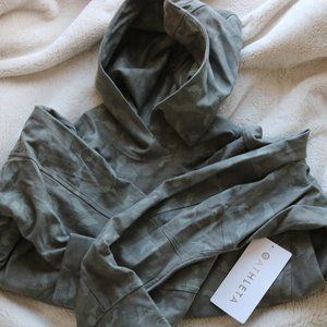 Athleta Printed Farallon Sweatshirt NWT